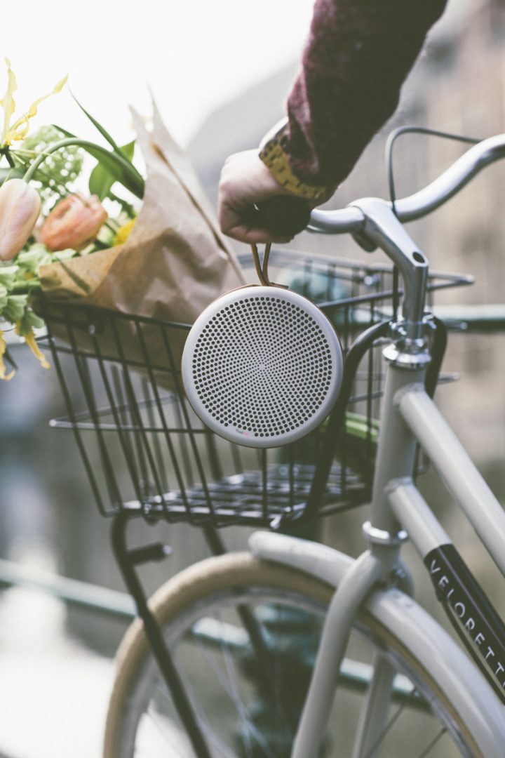 Tivoli Audio go lifestyle på cykel