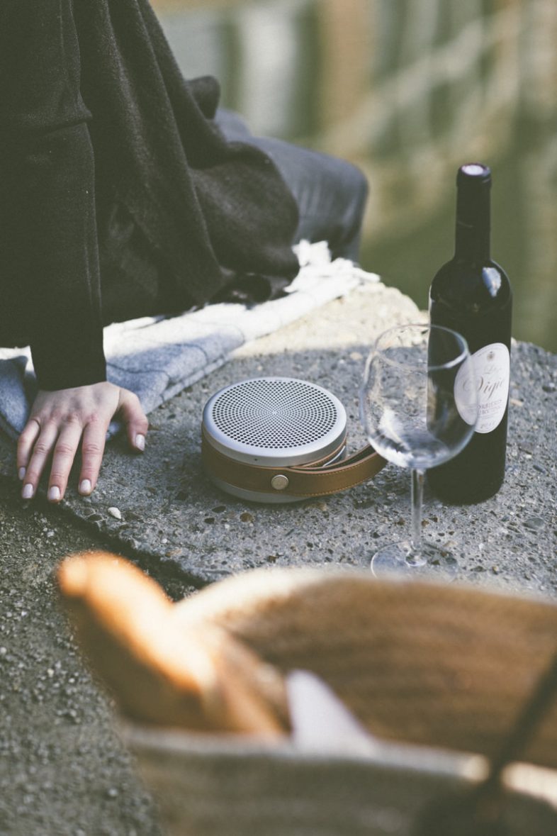 Tivoli Audio go lifestyle hygge med vin
