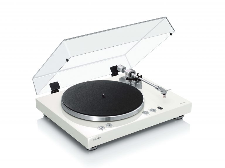 Yamaha musiccast vinyl 500 i hvid med laage aaben